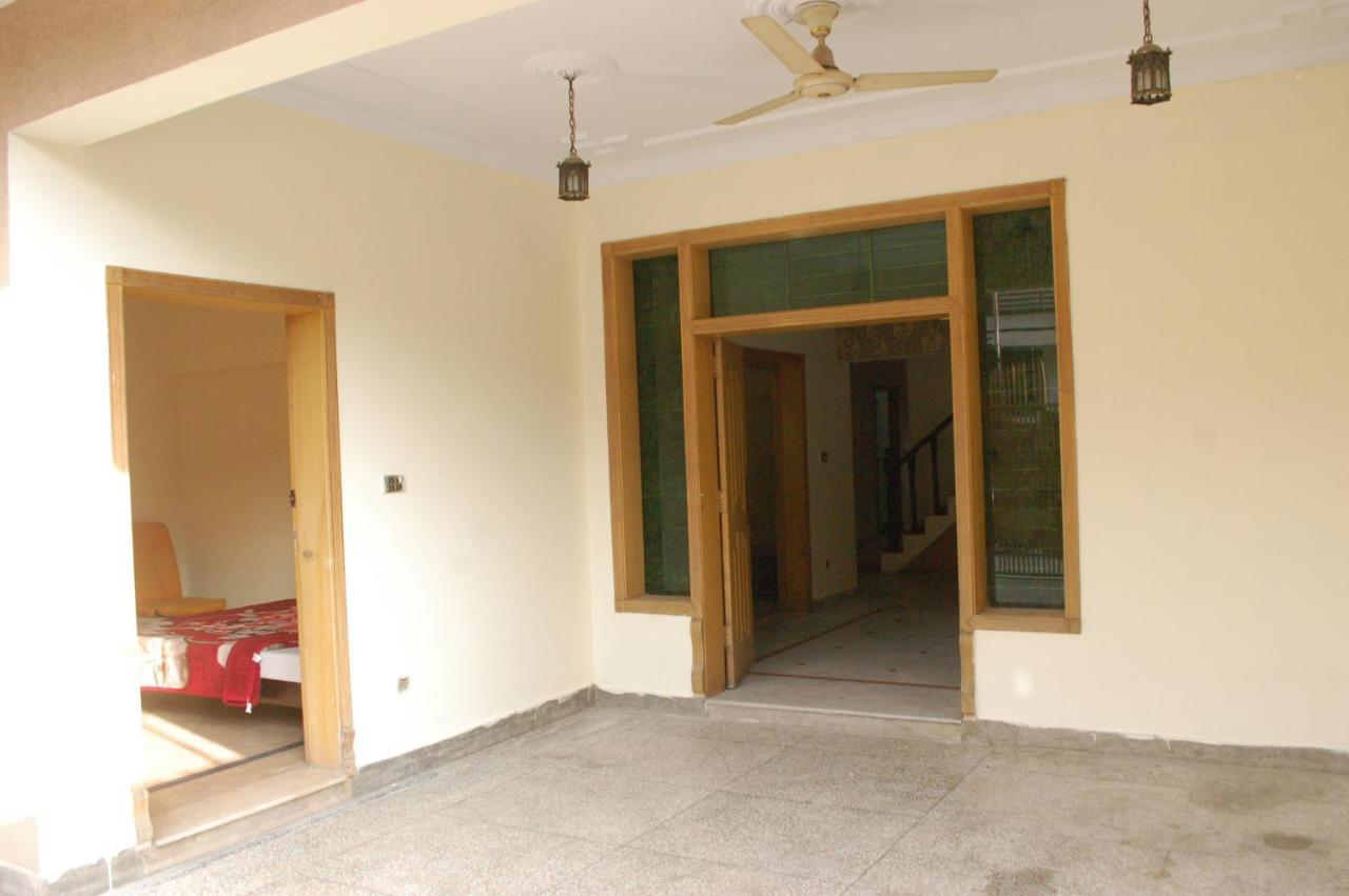 Khyber Inn Islamabad Exterior photo