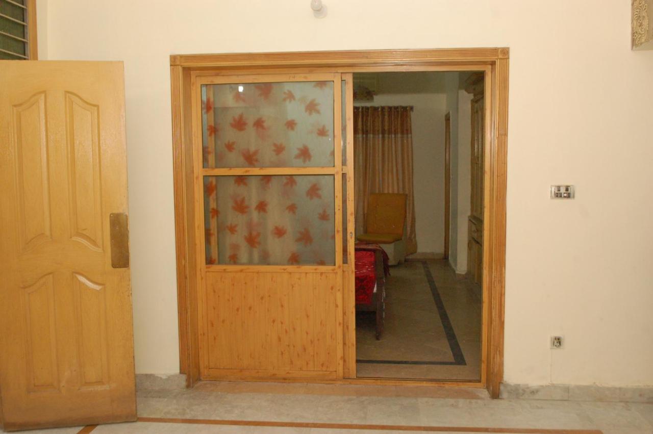 Khyber Inn Islamabad Exterior photo
